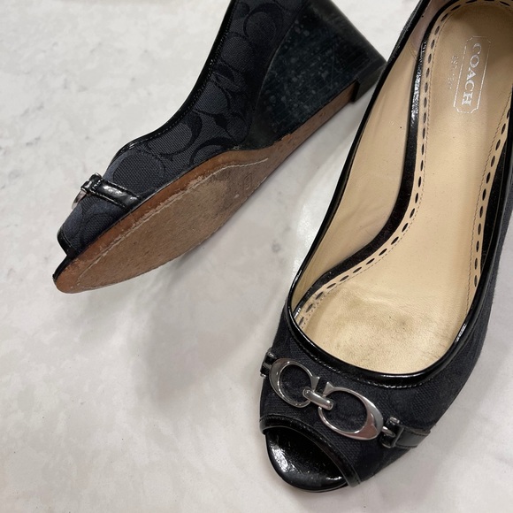 Coach - Picture 2 of 4